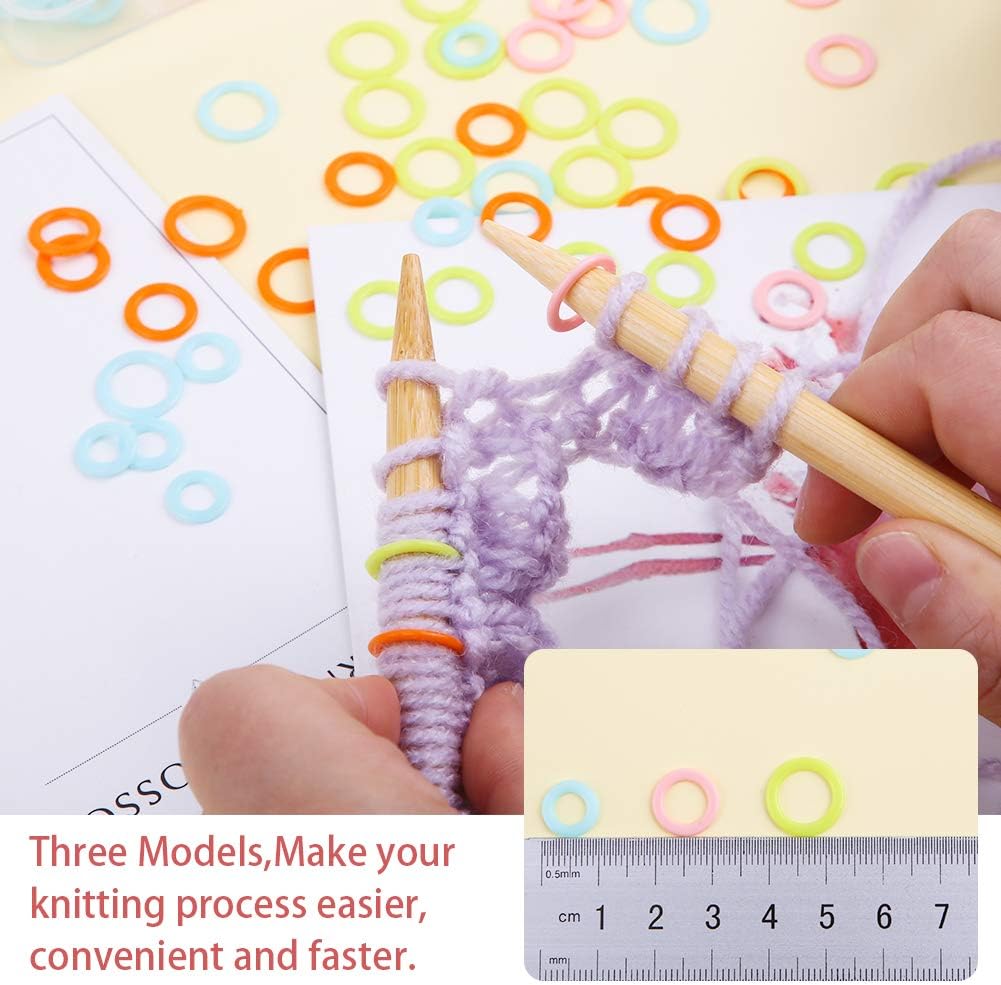 LUNARM 220 Pcs Knitting Stitch Marker, Random Colors O-Rings with Storage Box, Plastic Markers Rings(S/M/L) Crochet Locking Stitch for Knitting/Crochet