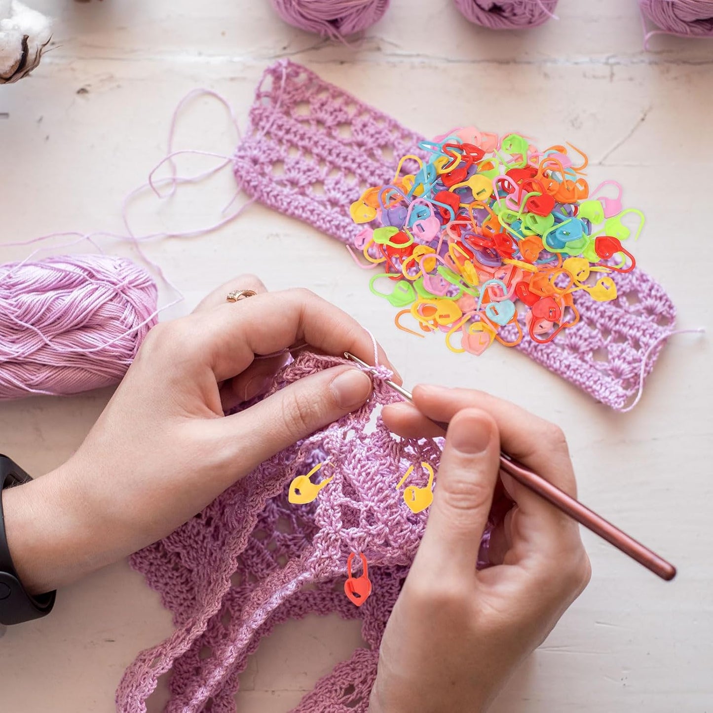 uxcell 200pcs Stitch Markers for Crocheting, Heart Shaped Crochet Marker Needle Clip Counter for Knitting Clothing Tag DIY Craft,Pink