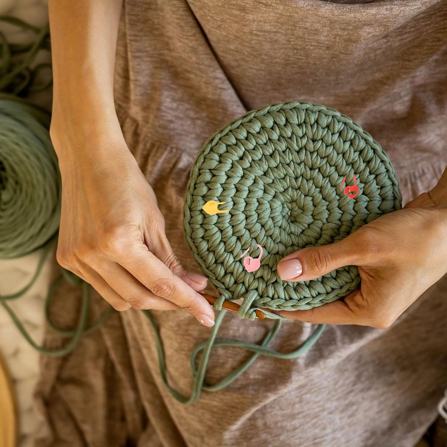 uxcell 400pcs Stitch Markers for Crocheting, Heart Shaped Crochet Marker Needle Clip Counter for Knitting Clothing Tag DIY Craft,Orange